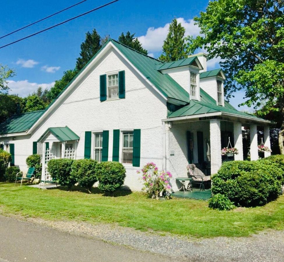 Across The Inn Entire Colonial House With Lovely Porch & Extremely Fast Wi-Fi Washington Екстериор снимка