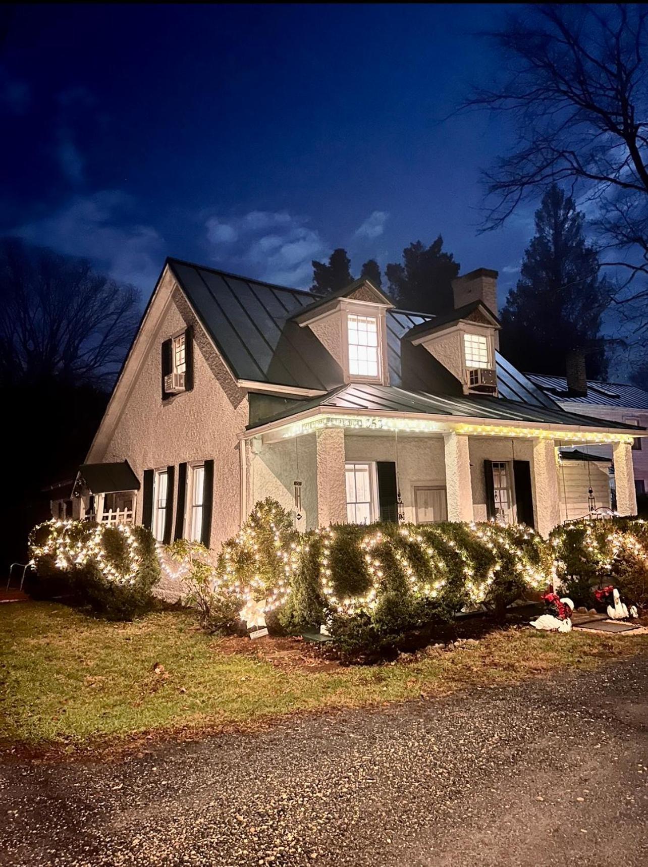 Across The Inn Entire Colonial House With Lovely Porch & Extremely Fast Wi-Fi Washington Екстериор снимка